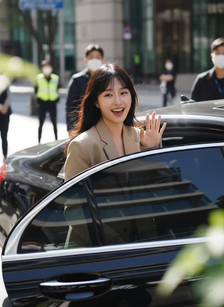 Seedance 2.0 video: Paparazzi Shot